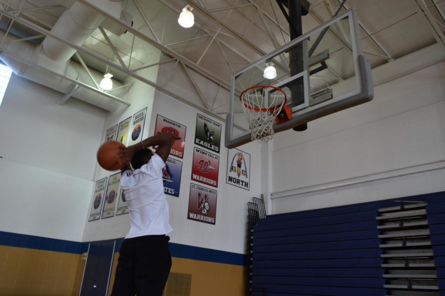 Varsity Boys Basketball Takes on District Championships