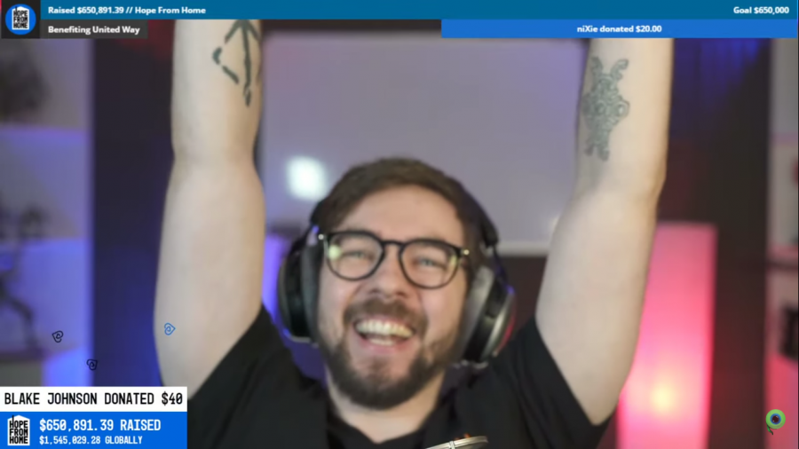Jacksepticeye reaching his goal of 650,000 dollars after eleven hour of streaming.