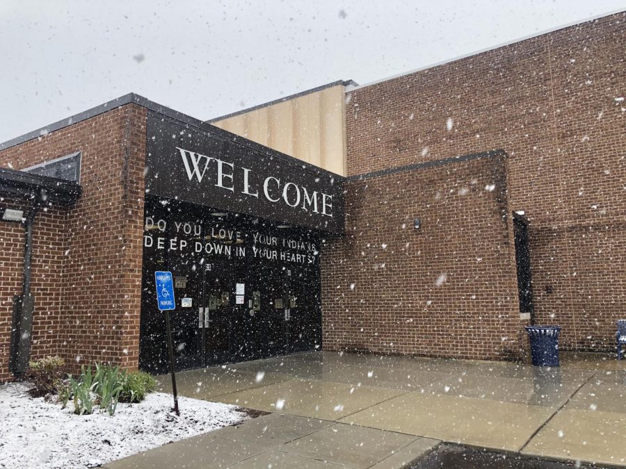 An abrupt snowstorm swept across the midwest, shocking several students and teachers.